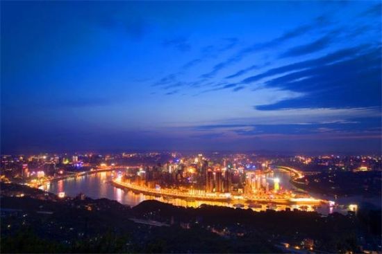 烹饪重庆火锅的详细步骤指南,适合初学者与进阶用户(重庆美食制作大全)